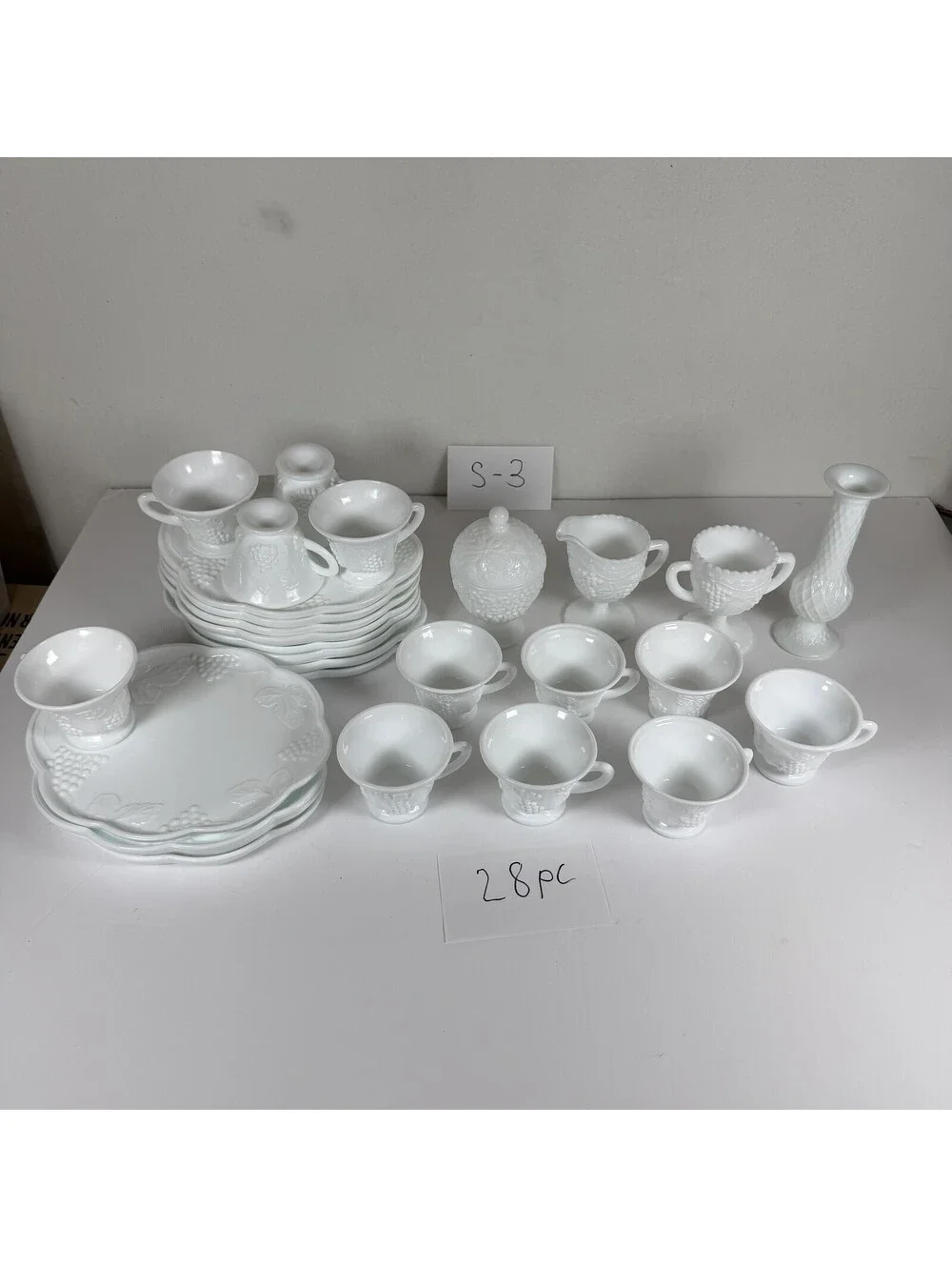 Vintage Imperial Glass Milk Glass Harvest Grape 28pc Set S-3 White Dinnerware